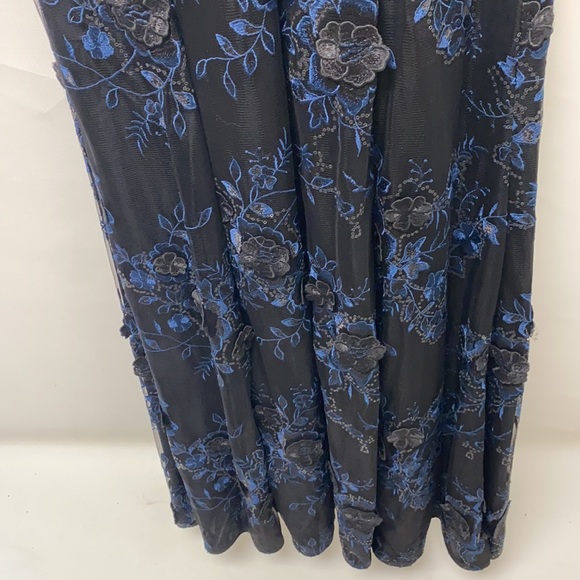 David Meister embroidered 3-D lace short sleeves long gown - Picture 7 of 13